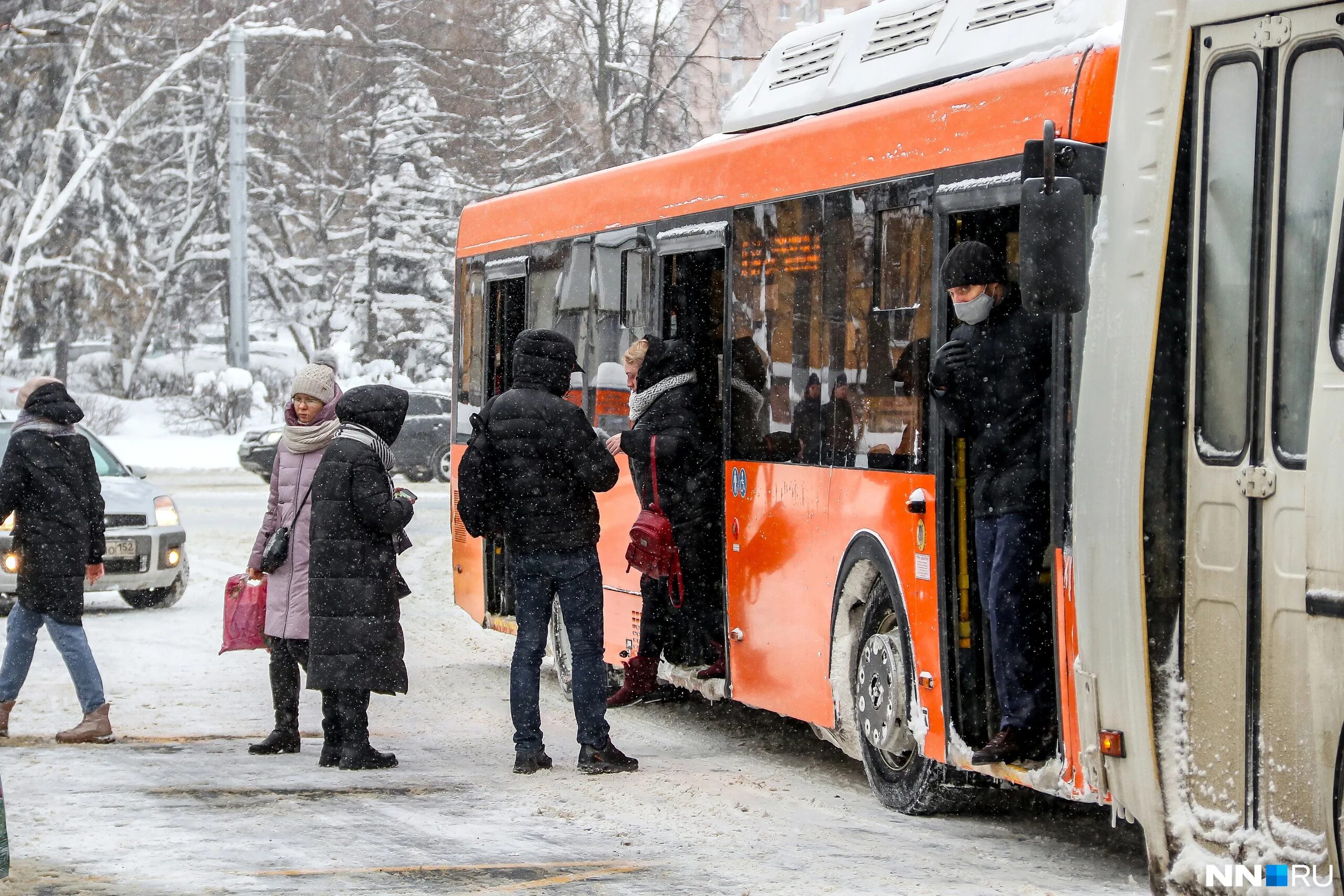 83 маршрутка нижний остановки. Остановка автобуса. Общественный транспорт Нижний Новгород. Социальный автобус.