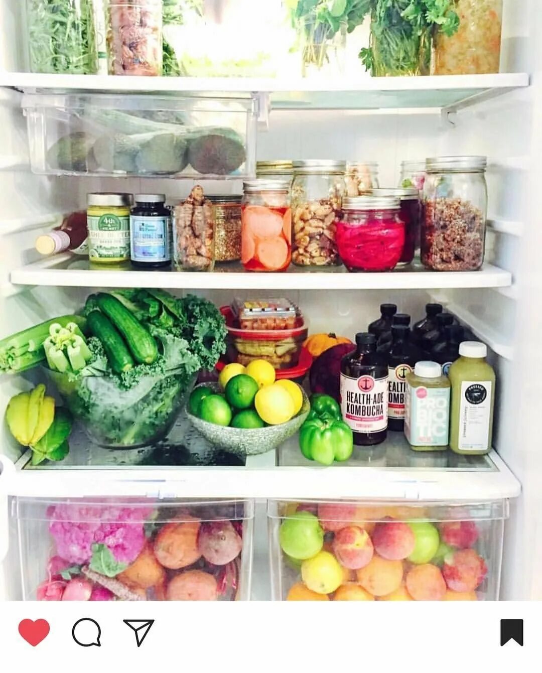 There are oranges in the fridge