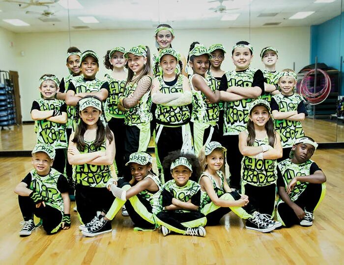 школа танцев. новороссийск танцы для детей. школа танцев. 9 залов на беломорской. идеи для фотосессии в танцевальном зале.