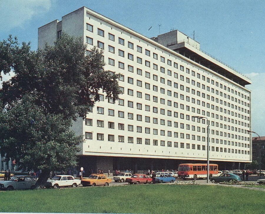 Костница в брно. Гостиница брно. Гостиница брно. Гостиница брно воронеж. Отель азимут воронеж.