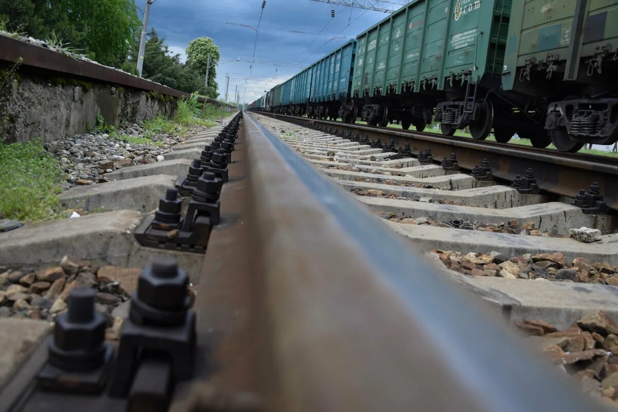 контакты железных дорог. узкоколейная железнодорожная стрелка. контакты железных дорог. жд пути. жд станция алтайская.