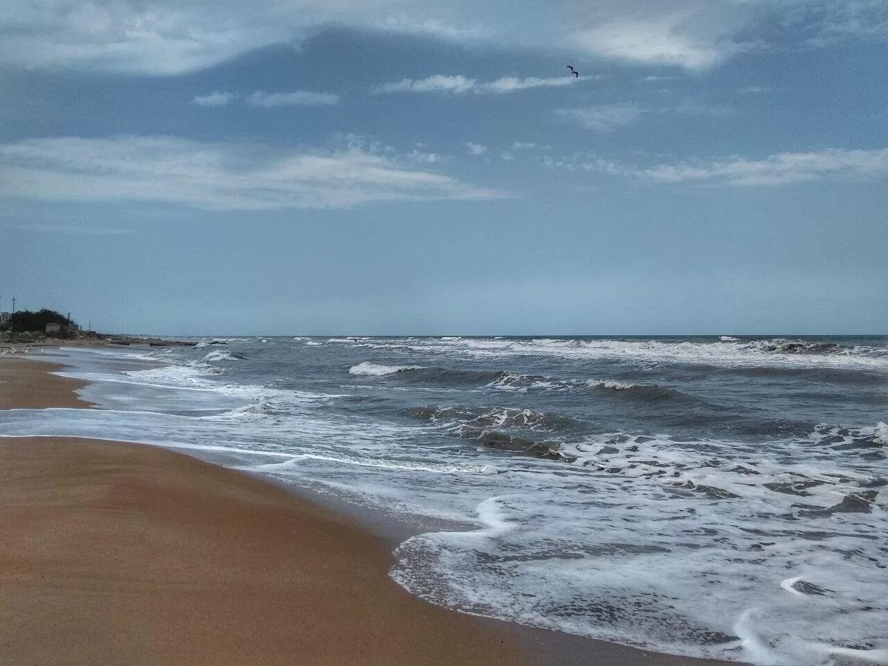 Дербент берег моря. Дербент берег моря. Дербент побережье каспийского моря. Каспийское море пляж дербент. Каспийское море пляж дербент.