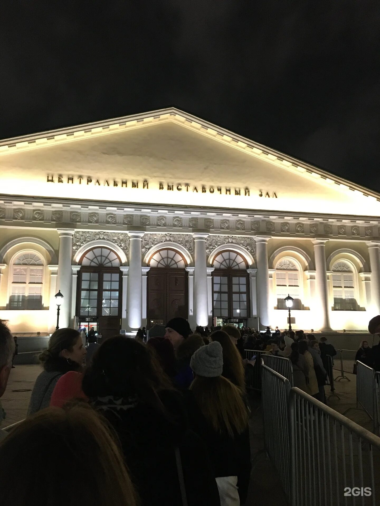 еда в охотном ряду тц. 2, москва. вкусно и точка манежная площадь 1. макдональдс рядом с красной площадью. вкусно и точка манежная площадь 1.