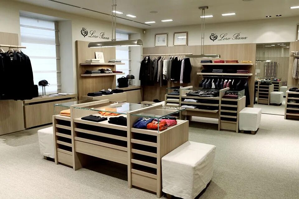 Лоро пиано москва. Loro piana магазин. лоро пиана бутик. loro piana витрина. лоро пиано барвиха.