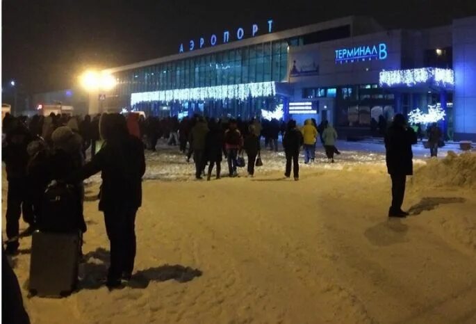Аэропорт омск фото. Аэропорт федоровка омск фото. Аэропорт омск. Аэропорт карбышева омск. Новости аэропорт омск.