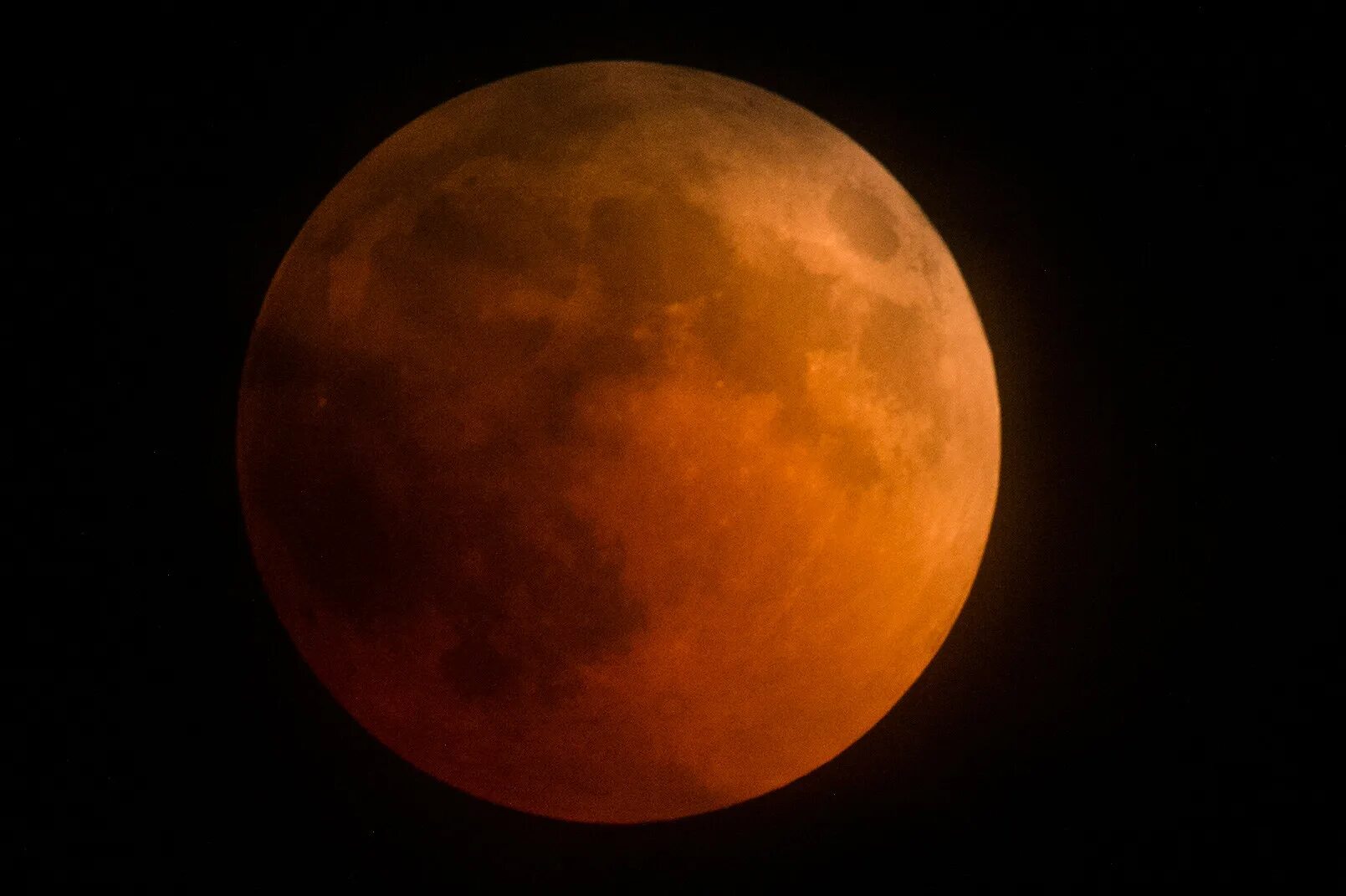 8 11 2023. Затмение солнца и Луны. Красная Луна. Лунное затмение фото. Полное затмение Луны.