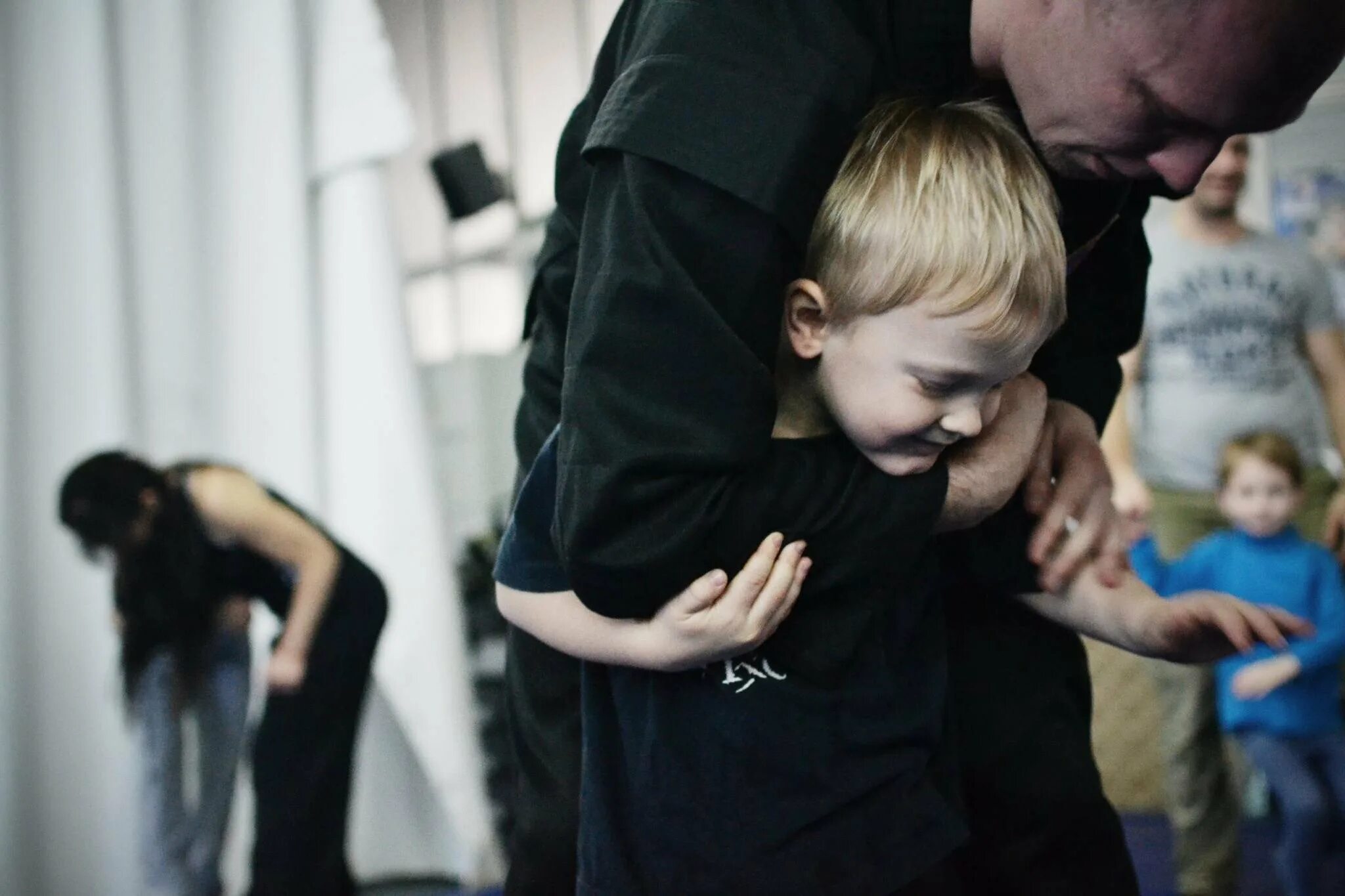 Какие есть страхи у людей. Среди людей. Страх знакомиться с новыми людьми. Бояться общения с незнакомцами. Боюсь незнакомых людей.