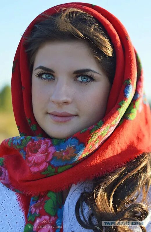 Лицо русской красавицы. Платок журавушка на людях. Russian bella. Russian bella. Зимняя красавица.