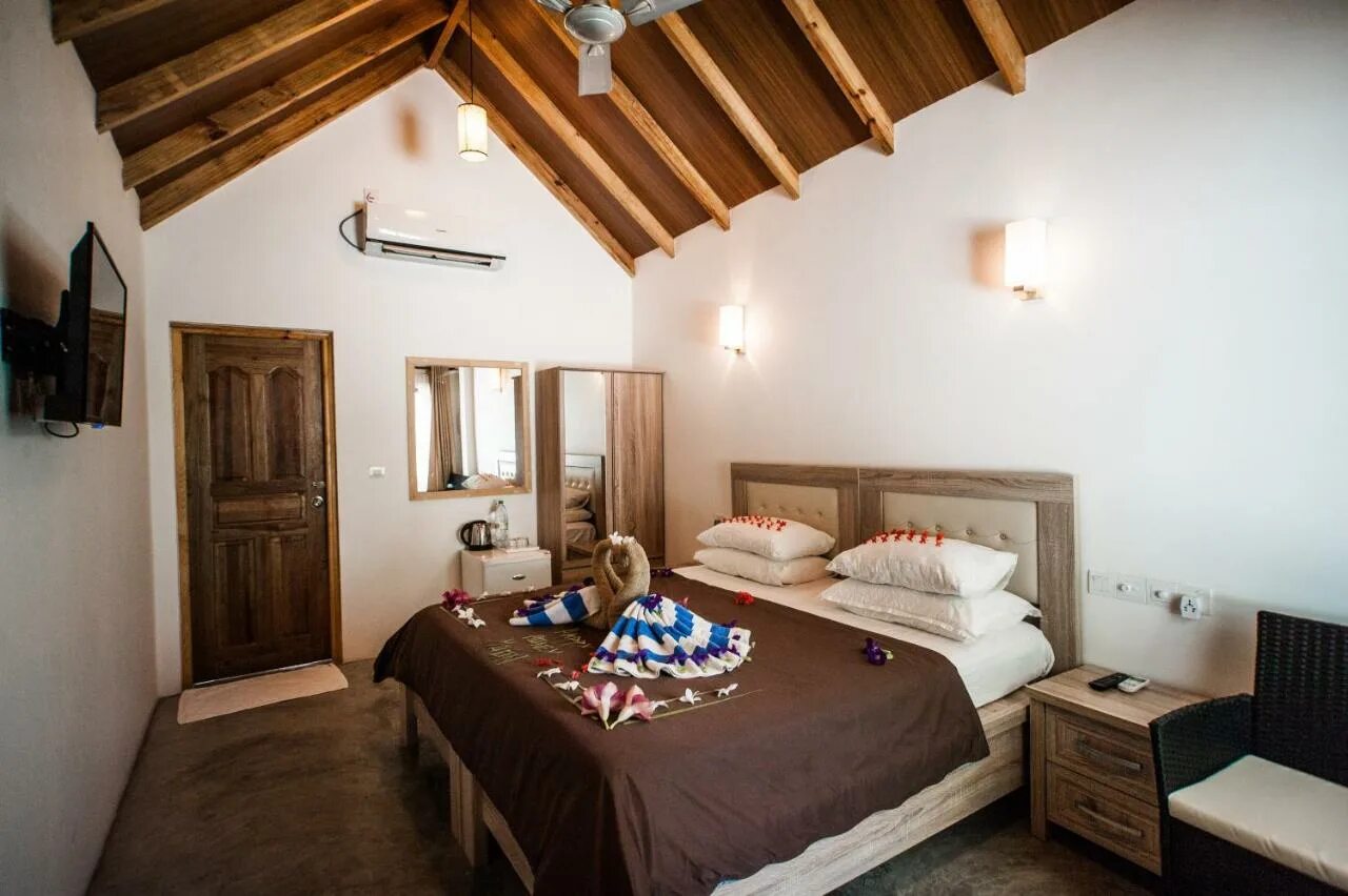 Holiday cottage 3. Holiday cottage guest house остров тодду. Holiday cottage thoddoo 3*. Holiday cottage 3. Holiday cottage guest house остров тодду.