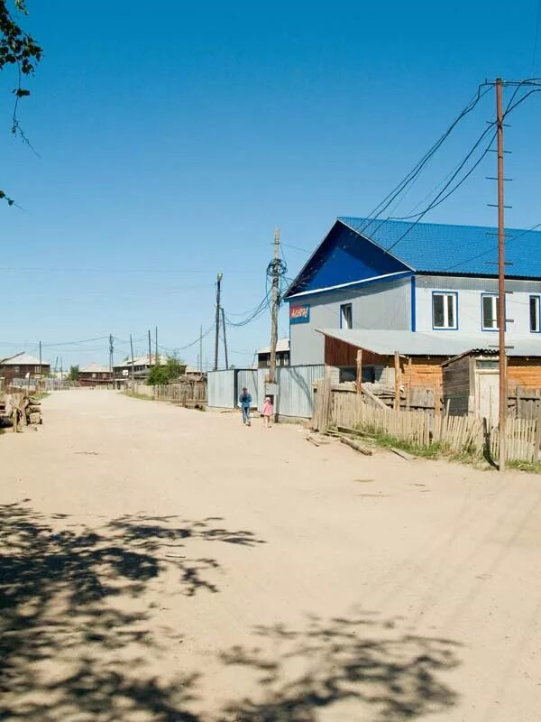 Фото "июль 2005 г., п. Кысыл-Сыр" 55.3 k (743x496) мы с Валерой.jpg