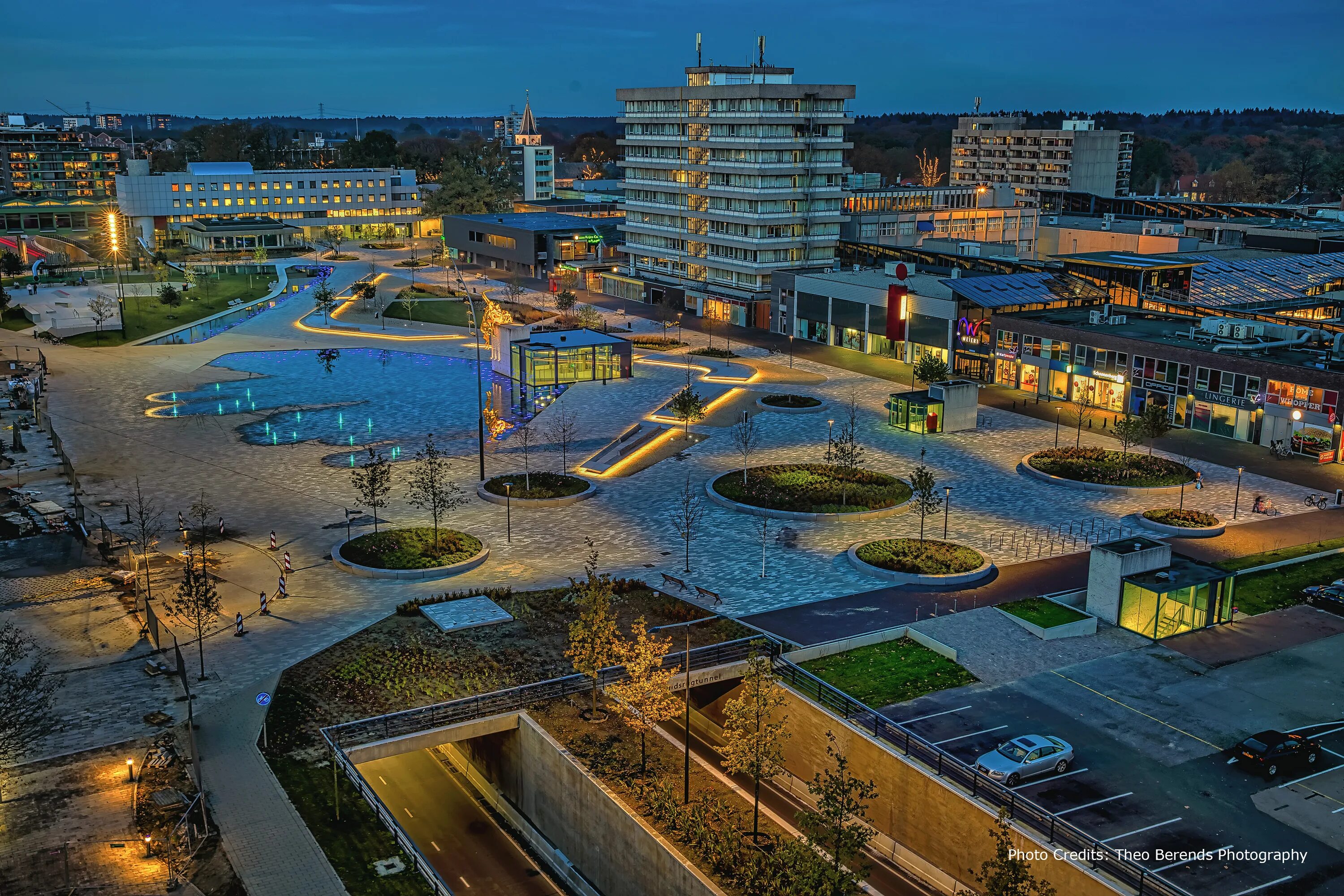 Central area. Площадь в Эммене, Нидерланды. Центральная площадь в Эммене. Emmen город в Нидерландах. Общественное пространство.