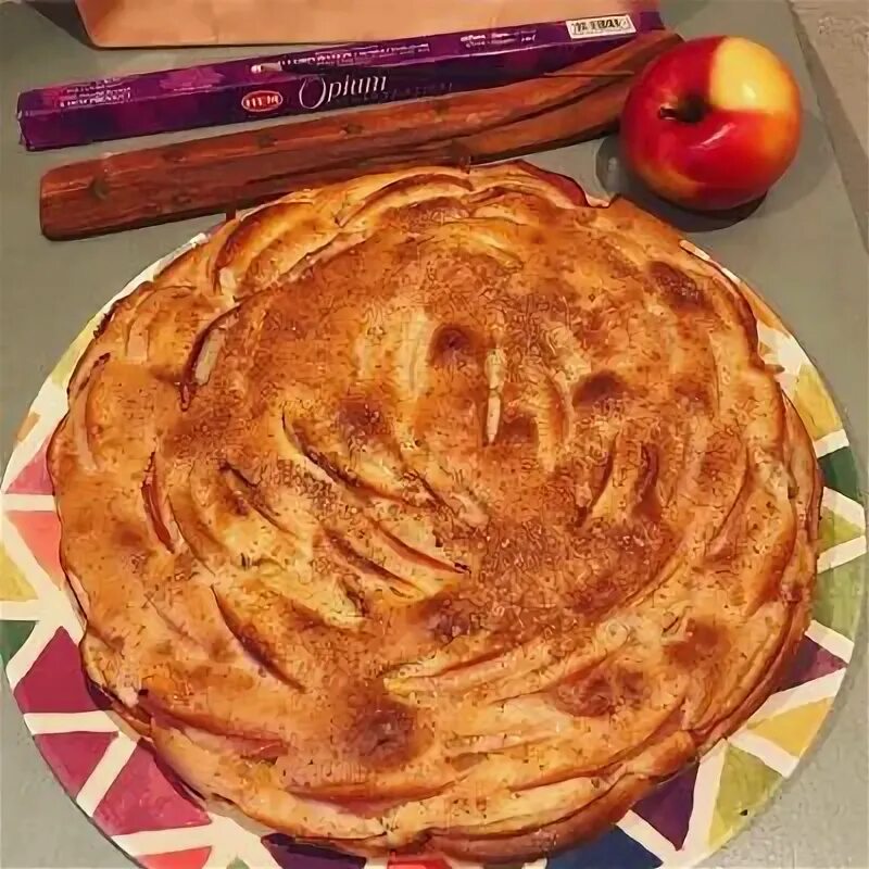 Шарлотка на сковороде с яблоками на плите. Шарлотка с яблоками 1939 года. Царский яблочный пирог. Шарлотка классическая 1939 года. Шарлотка по рецепту 1939.