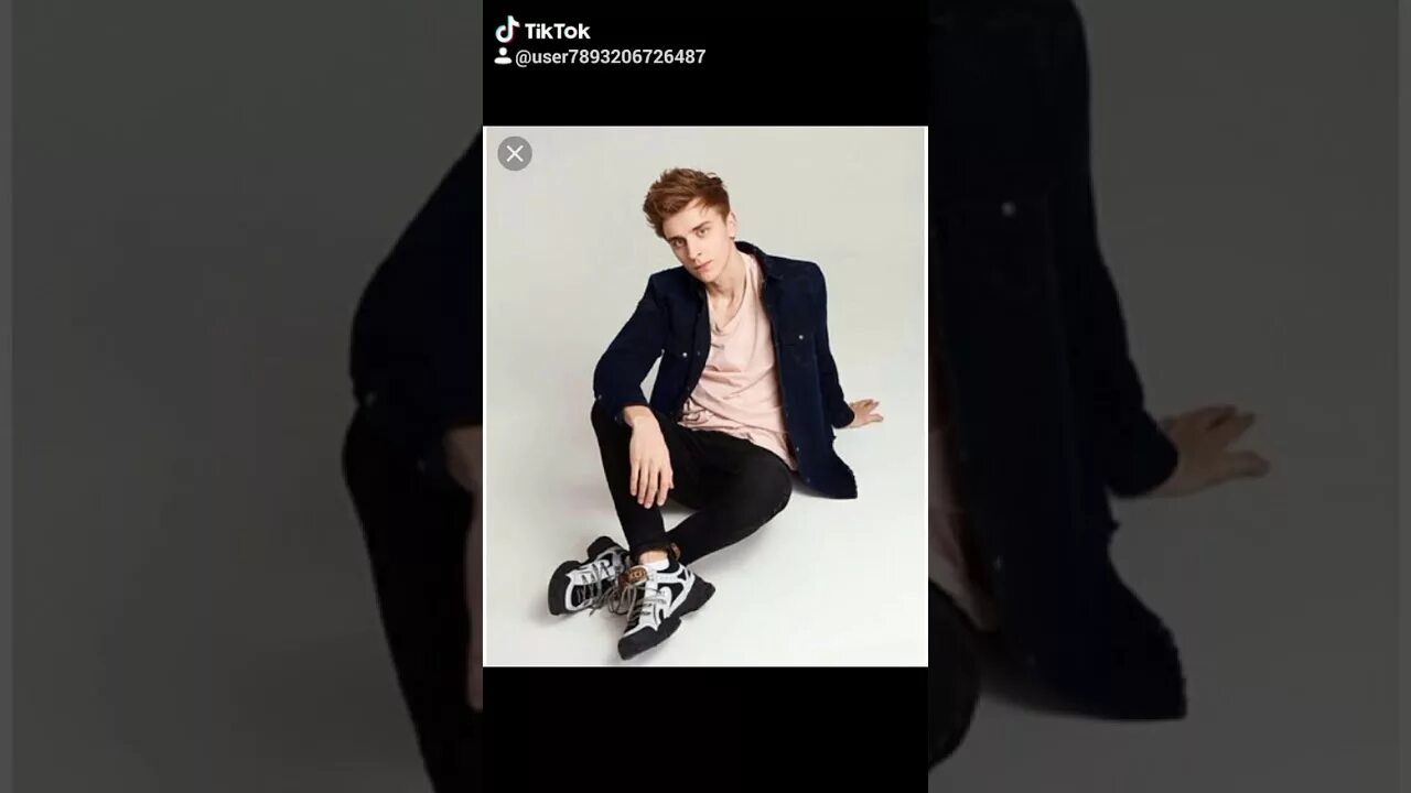 Влад а4 24 часа в школе. Слежка за кобяковым нашли а4. Глент урыл влада а4 кобяков. А4 следим за кобяковым. 4 следим за кобяковым.