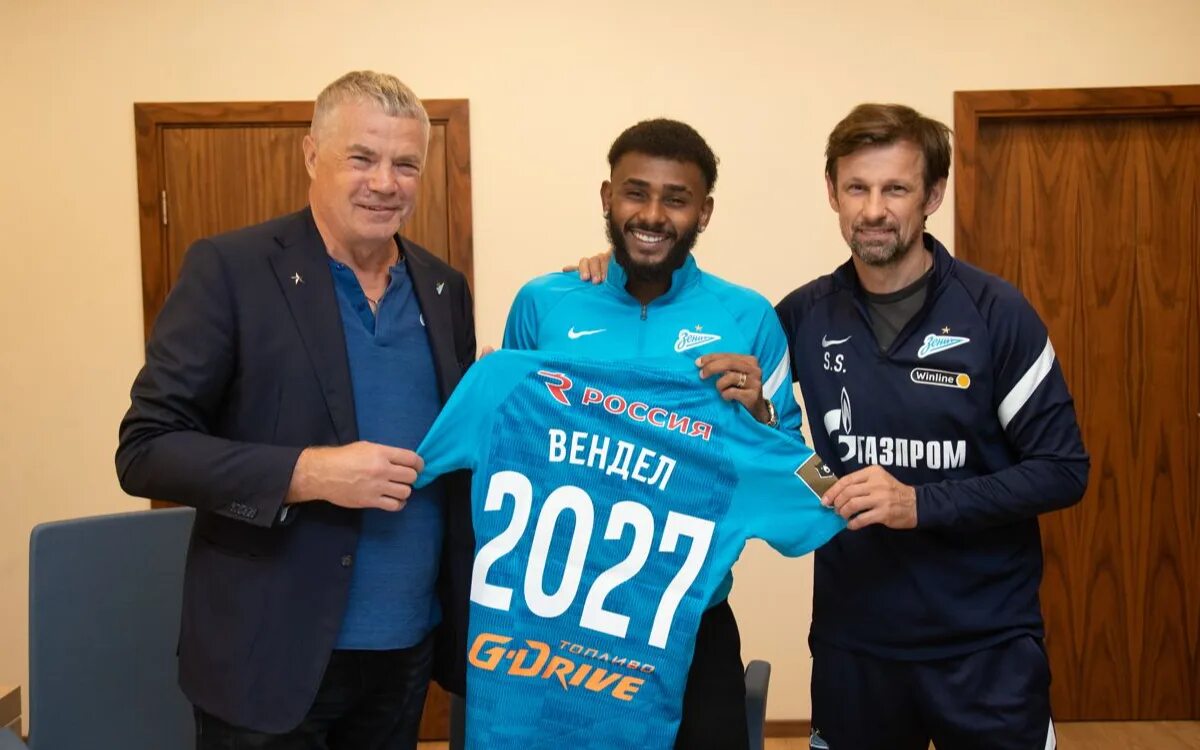 Лионель месси 2021 псж. Новости спорта трансферы футбола. Перес подписывает бэйла. Трансферы футбола. Флорентино перес.