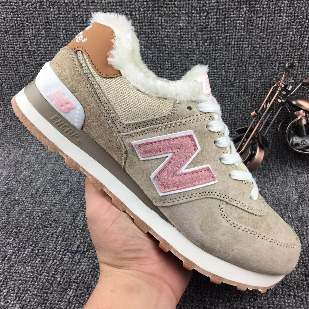 Зимние кроссовки new. Нью бэланс 574 зима. New Balance 574 с мехом. New Balance 574 женские зимние. New Balance 574 зима с мехом.