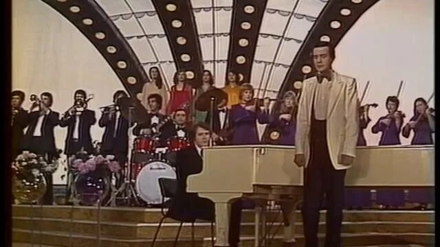 Муслим магомаев память. Ой дарида в исполнении мага. Магомаев скажите девушки. Скажите девушки подружке вашей на итальянском три тенора. Муслим магомаев.