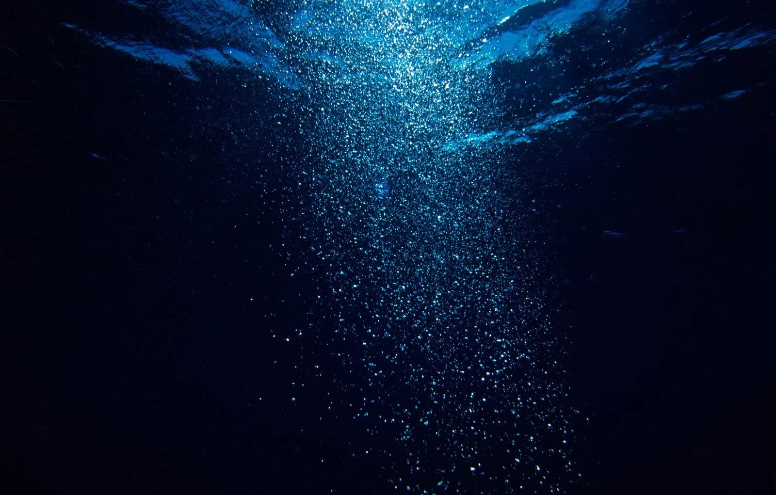 Толща воды океана. Океаны. Глубина. Морские глубины. Море глубина. Океан под водой.