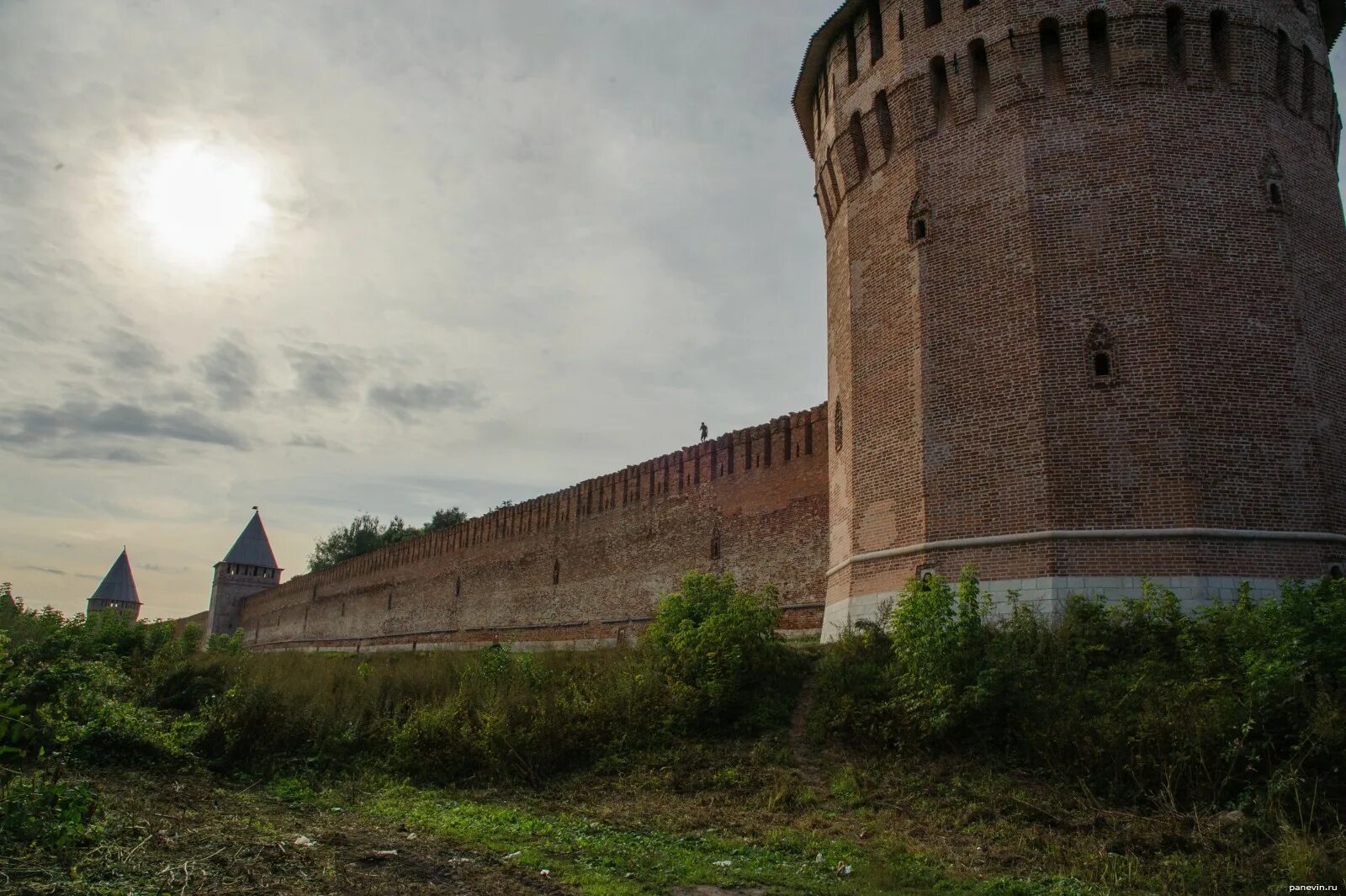 Крепостные стены кремля. Смоленская крепость Смоленск. Смоленская крепость 16 век. Смоленская Крепостная стена.