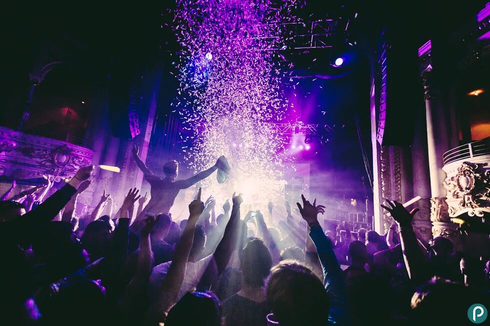 Special offer в векторе. фестиваль meltdown. инфлюенсеры колобарации недвижимость. Offers live. Livechat для сайта.