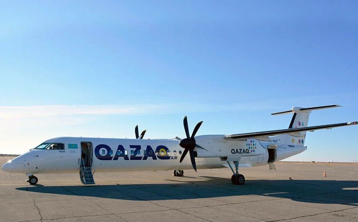 Qazaq Air самолеты. Авиакомпания казах Эйр. Казахские авиалинии Qazaq Air. Самолеты авиакомпания казах Эйр.