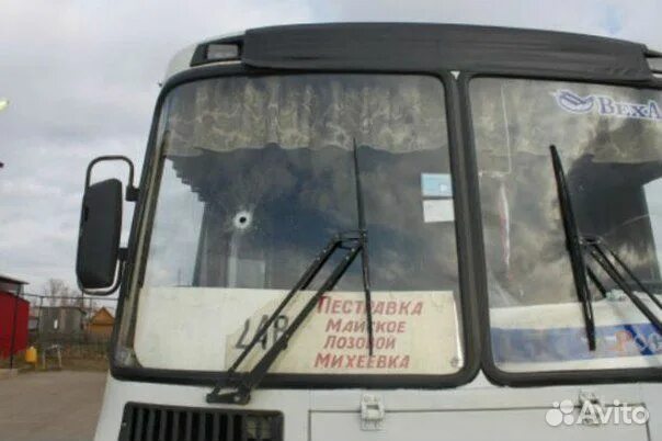 Установка стекла. Маз 103 автобус лобовое стекло. Разбито стекло в автобусе. Задние стекла на паз 32053. Маз автобус 206 стекло лобовое.