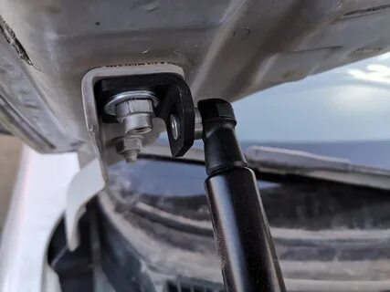 Газовые упоры кашкай j10