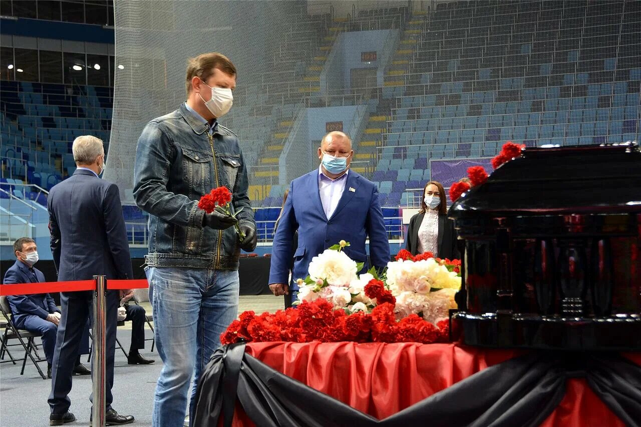 глава чувашии игнатьев могила. шумерля похороны погибшего. президент чувашии игнатьев прощание. похороны михаила игнатьева. чебоксары игнатьев президент чувашии.