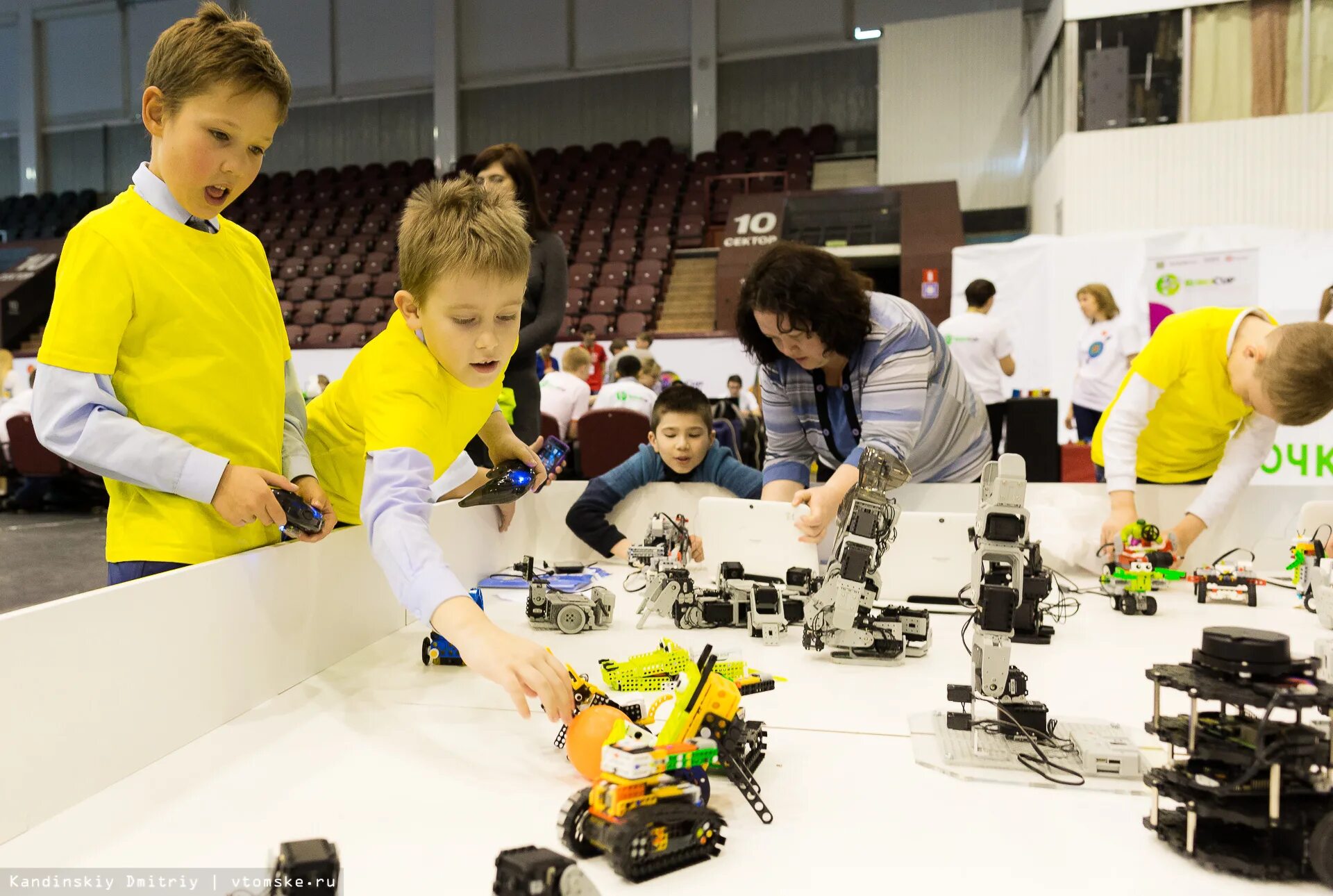 Конференции робототехника. Соревнования ROBOCUP Томск. Соревнования роботов. Робототехника для детей. Соревнования по робототехнике.
