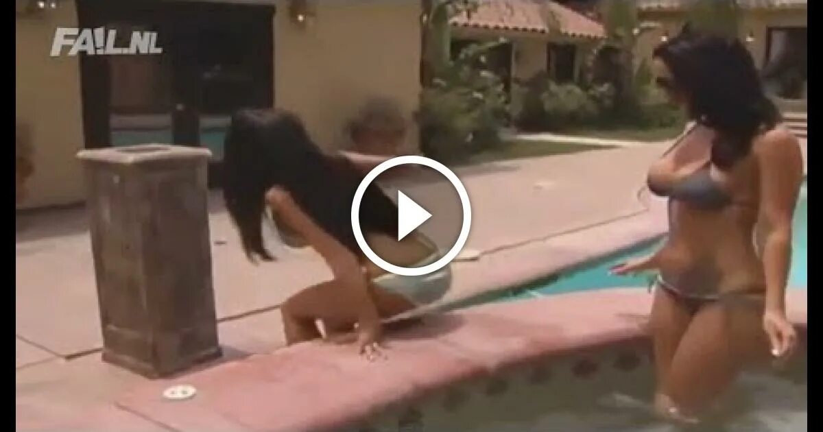 поцелуй с незнакомкой на улице. фотопленка с фотографиями. значок видеоролика. поцелуй с незнакомкой. өбүшүү видео.