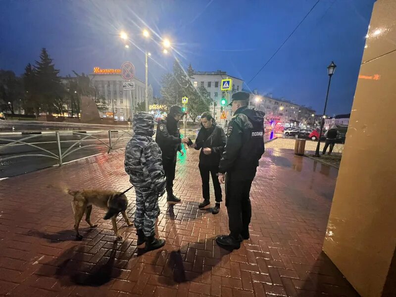 Восемь иностранцев, подлежащих депортации и выдворению, организованно покинули Р