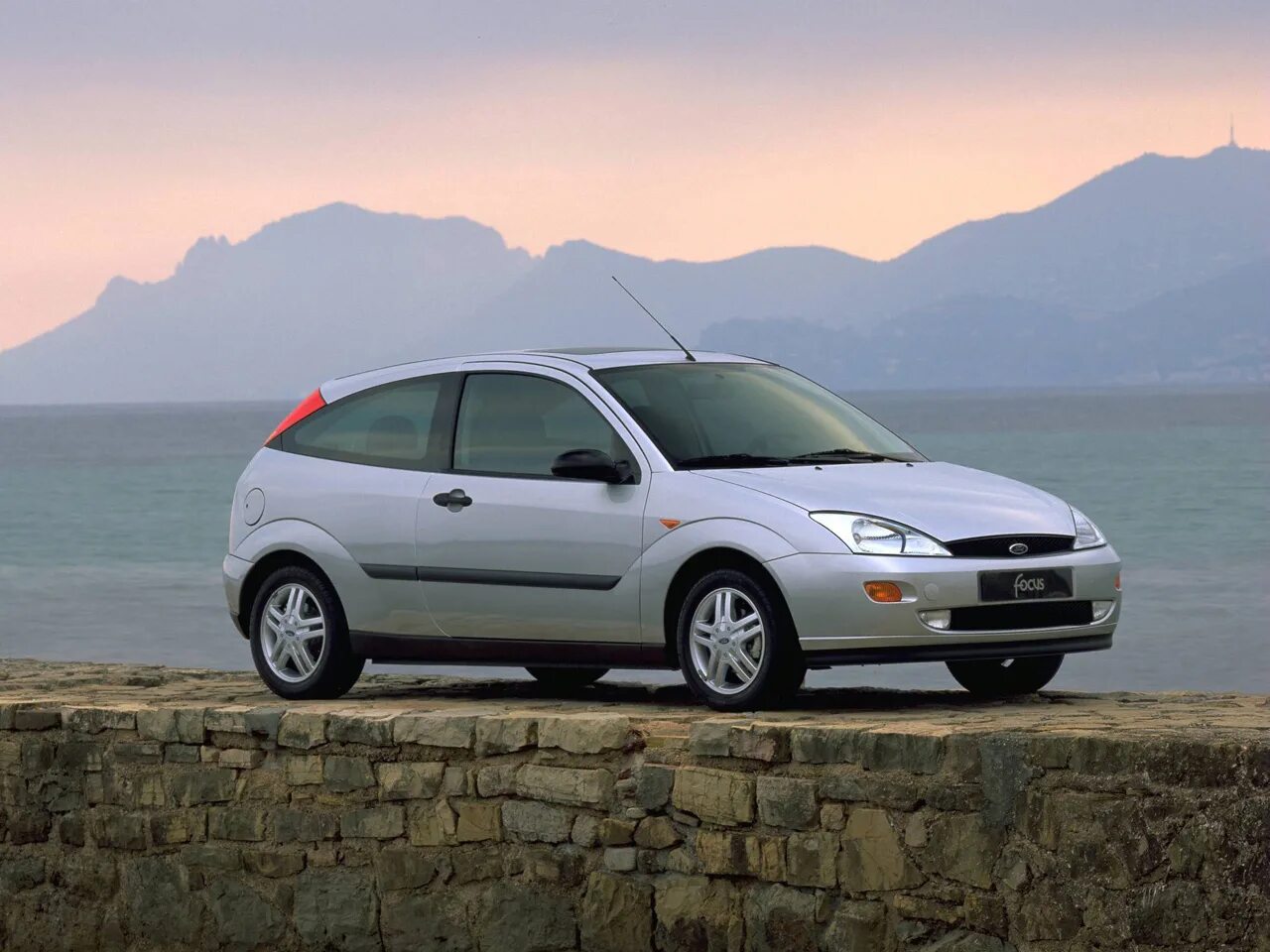 Форд первого поколения. Форд фокус 1 поколения хэтчбек. Ford Focus 1998-2004. Ford Focus 1998 хэтчбек. Ford Focus 1998-2005.