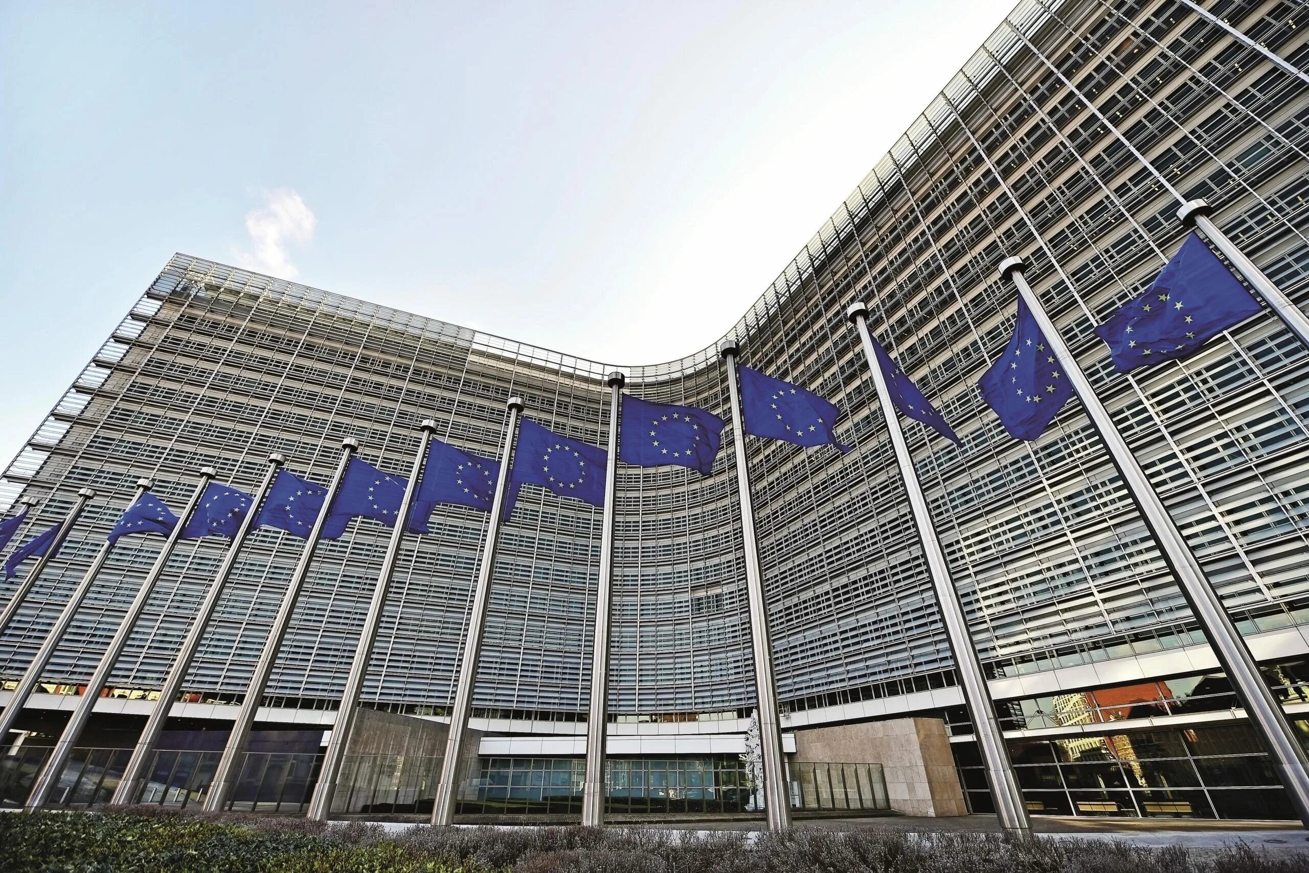 Ec europa. Европейская комиссия Брюссель. Здание Евросоюза в Брюсселе. Штаб квартира ООН В Брюсселе. Здание Евросовета Брюссель.