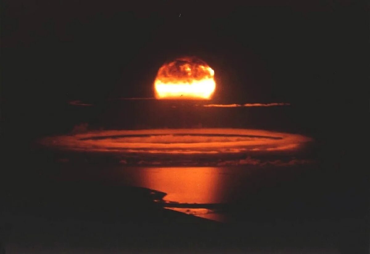 Светящаяся область ядерного взрыва. Стратосферный ядерный взрыв. Воздушный ядерный взрыв. Высотный взрыв. Воздушный взрыв ядерного оружия.
