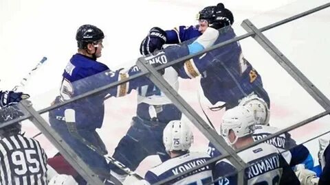 Хоккеисты получили