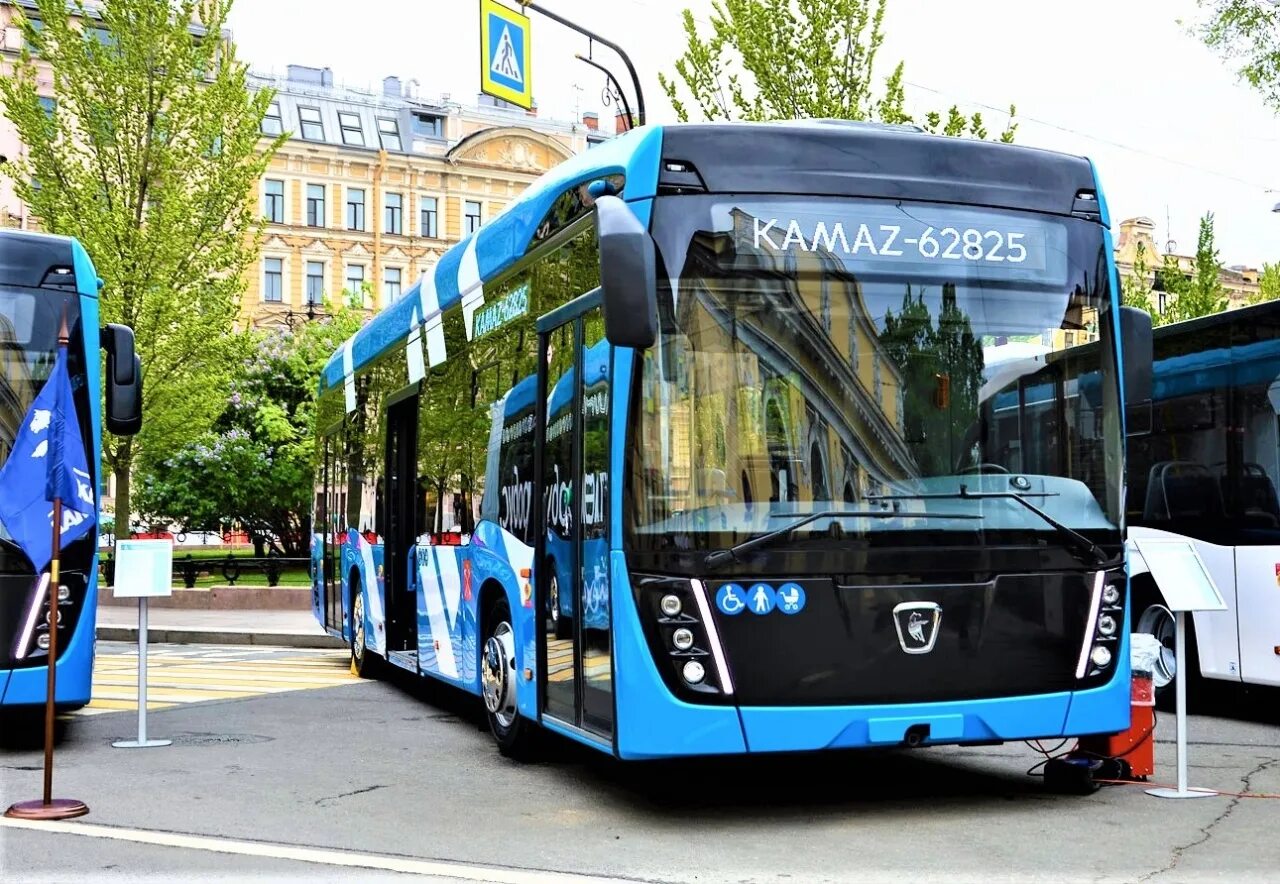 Троллейбусы выпускают в городе. Электробус КАМАЗ-6282. Троллейбус КАМАЗ 62825. Троллейбус КАМАЗ 62825 СПБ. Новый троллейбус КАМАЗ 62825.