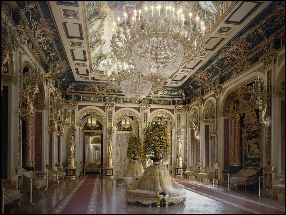 Букингемский дворец бальный зал. Версальский дворец бальный зал. Дворец Ступиниджи рококо. Дворец рококо бальный зал.