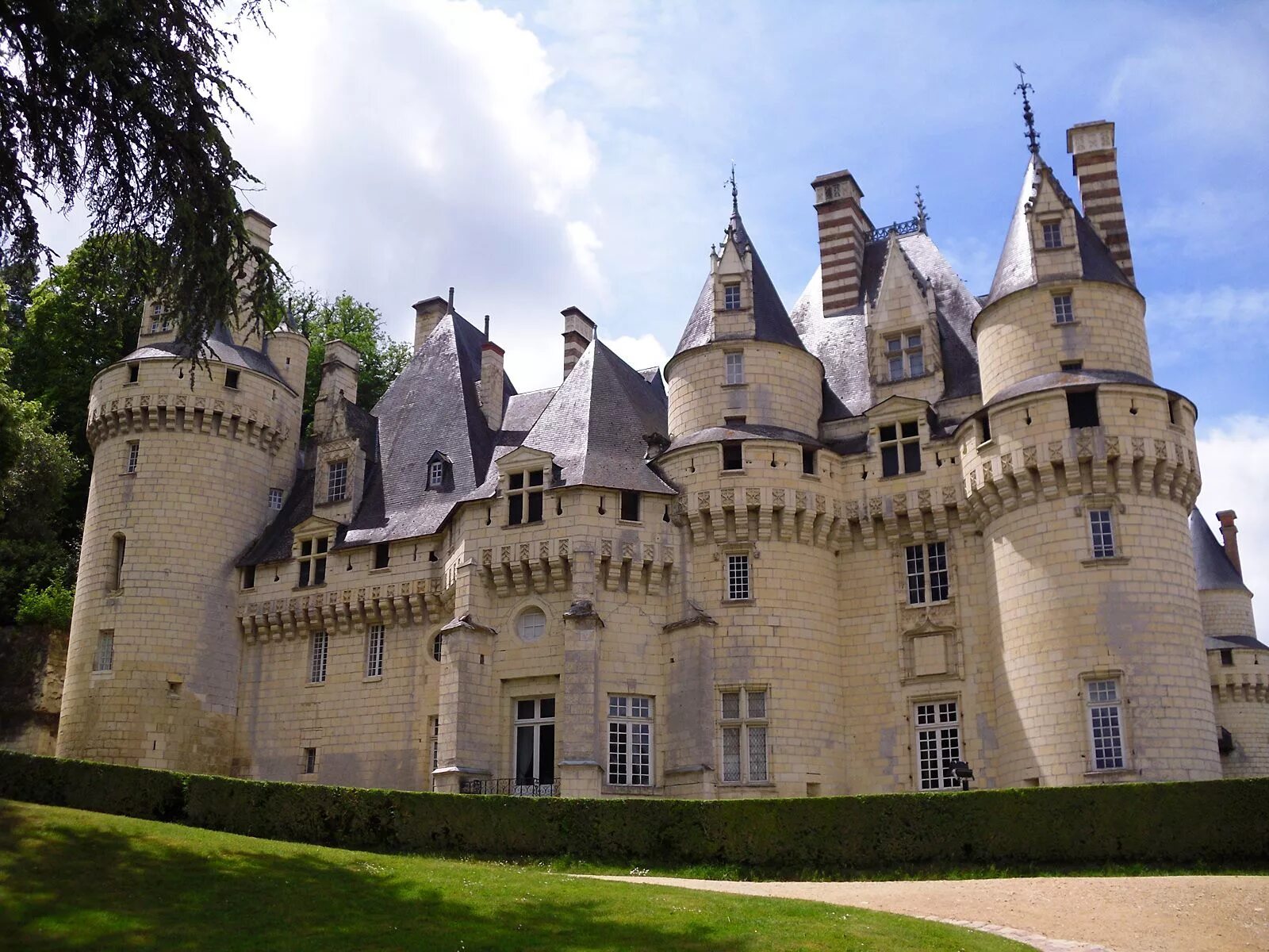 дворец консьержери интерьер. замок орлик на карте. замок гарибальди село хрящёвка самарская область. палашёвский переулок дом с башенкой. вадковский переулок москва.