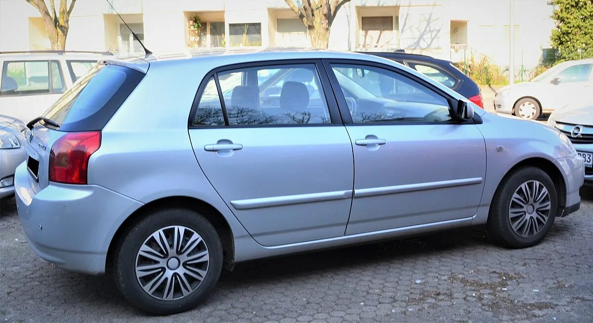 4 механика. Тойота королла хэтчбек 2007. Toyota corolla ix (e120, e130). Тойота королла хэтчбек года выпуска. Тойота королла 2004 хэтчбек.