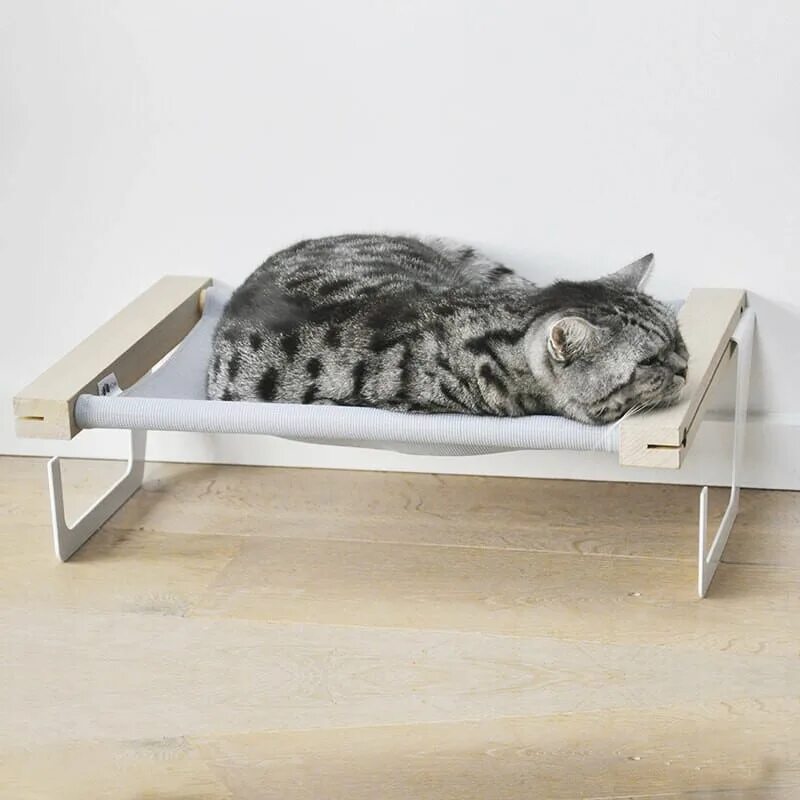 Лежанки для котят. Деревянная лежанка для кота. Котенок в кроватке. Кроватки для котиков. Кровать для кота.