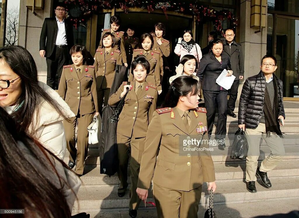 Группы северной кореи. Северокорейская группа Moranbong Band. Моранбон КНДР. Моранбон Бенд КНДР ансамбль. Северная Корея девушки группа.