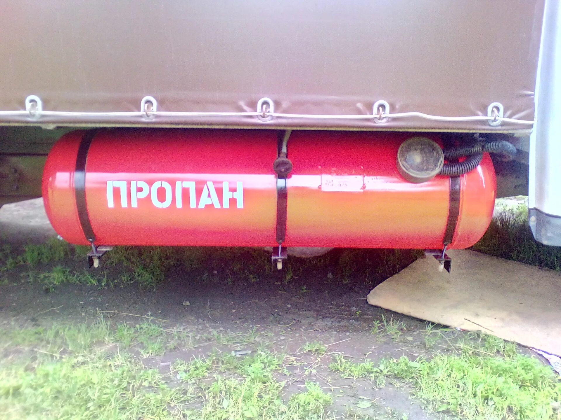 Газ баллон на газель 130 литров. Баллон гбо на 400 газель. Газовый баллон 100л на газель. Баллон газель. Взу пропан нива.