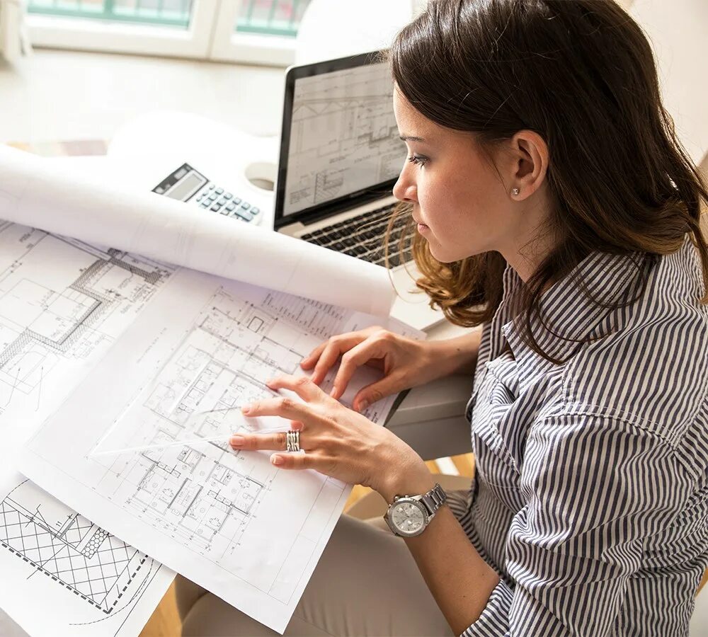 Роман горбачев графический дизайнер работы. Люди в офисе. Доктор инженер фотограф дизайнер менеджер картинки. Человек за компьютером. Дизайнер компьютерных программ.