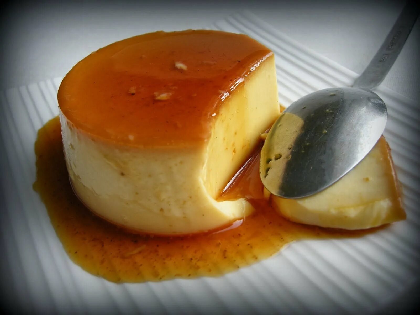 Сладости из яиц. Пудинг кастард. Крем-карамель Флан. Крем карамель Creme Caramel. Десерты из яиц.