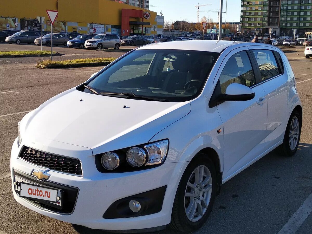 Chevrolet Aveo 2012 хэтчбек. Chevrolet Aveo 2012 белый хэтчбек. Шевроле Авео хэтчбек 2012 автомат. Шевроле Авео т300 2012 хэтчбек. Купить авео автоматом