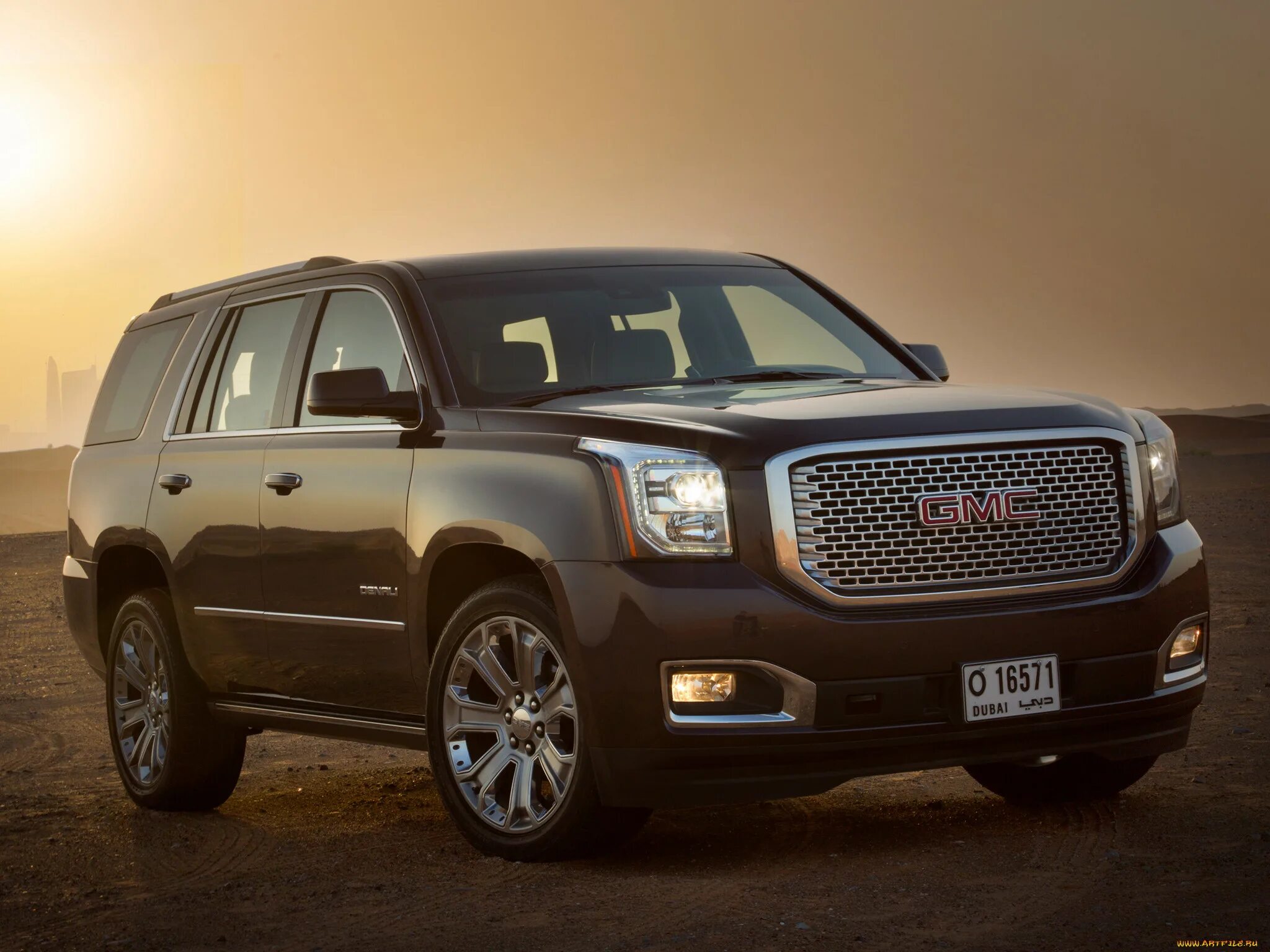 Автомобиль gmc. Машина GMC Denali. GMC Yukon 2014. GMC Denali 2014. Машина GMC Yukon.