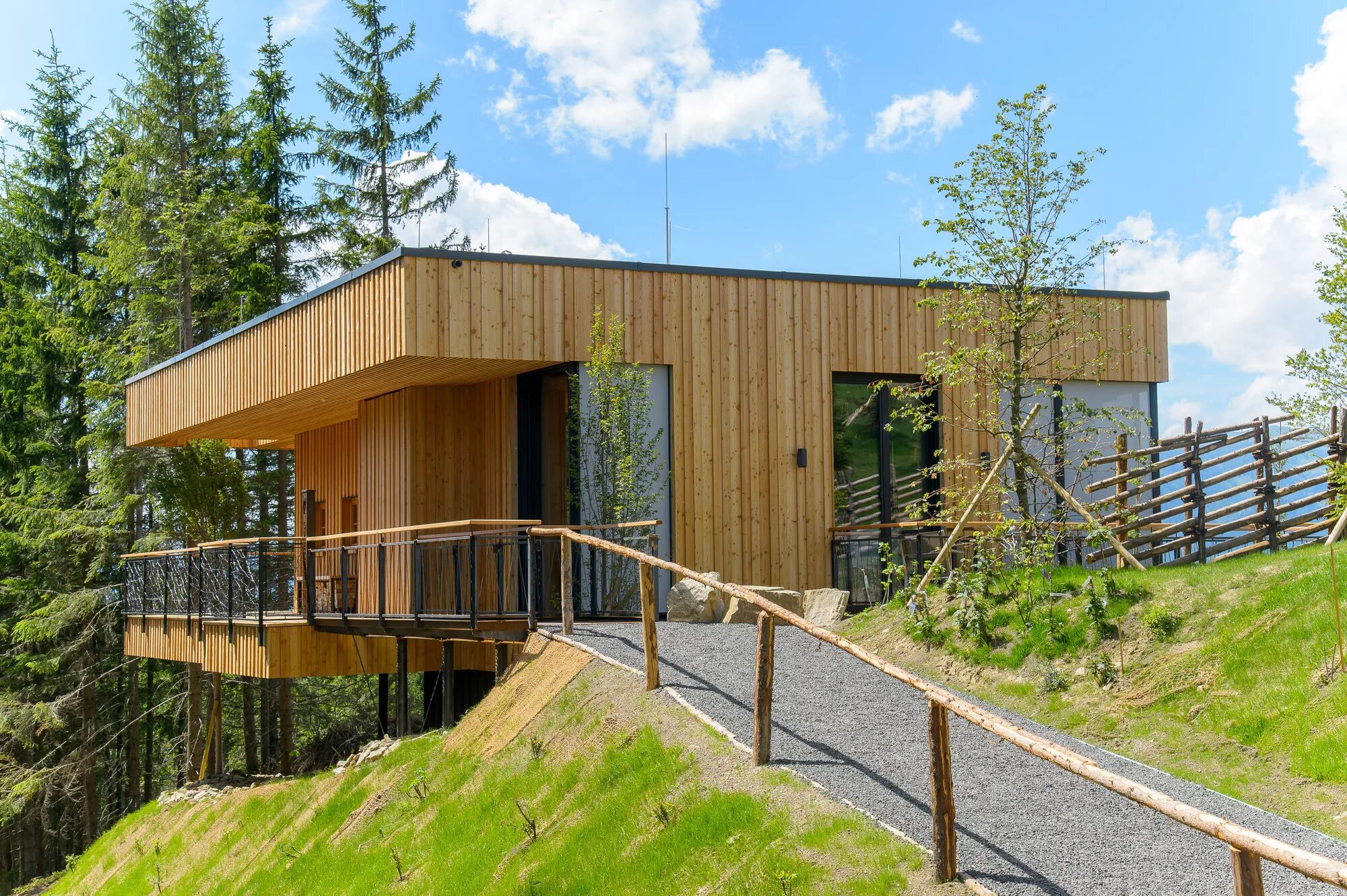 Вид на горы с балкона. Deluxe mountain. Шале терраса красная поляна. Домик с видом на горы. Пляж корфаккан фуджейра.