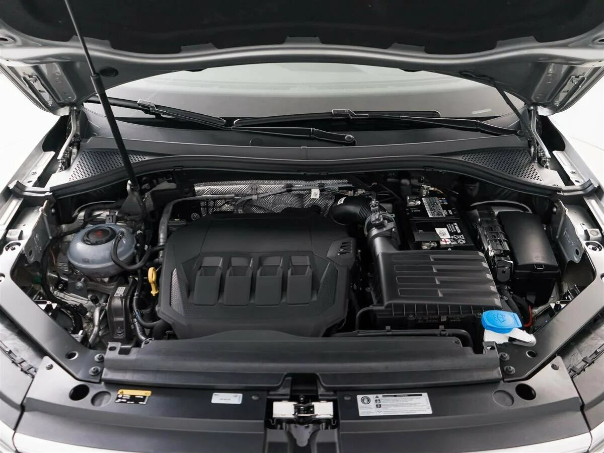 Volkswagen Tiguan 2020 мотор. Tiguan 1.4 под капотом. Tiguan 2.0 TSI под капотом. Тигуан 220 под капотом.