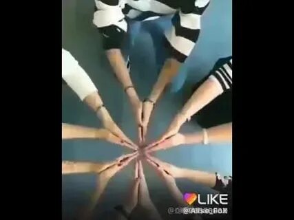 Руки танцуют под музыку