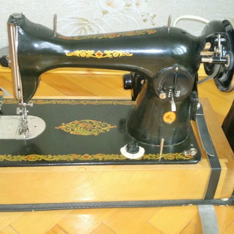 Швейная машинка МШ-2 С электроприводом. Электро швейная машинка 1963г. Швейная машинка 5018 СССР. Швейная машинка Bourhan Тип МШ-2 1972 Г.. Швейная машинка рубин
