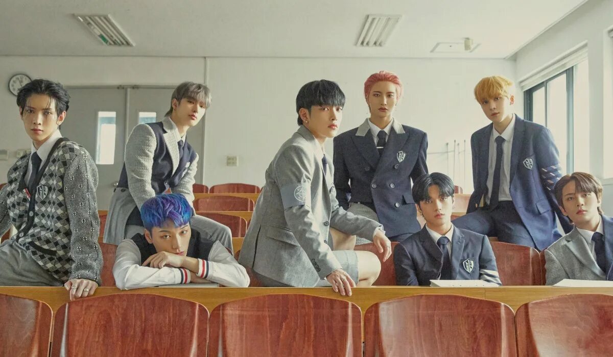 Ateez crescent part 2. Ateez fever epilogue. ateez zero fever epilogue. ateez epilogue album. ateez fever epilogue версии.